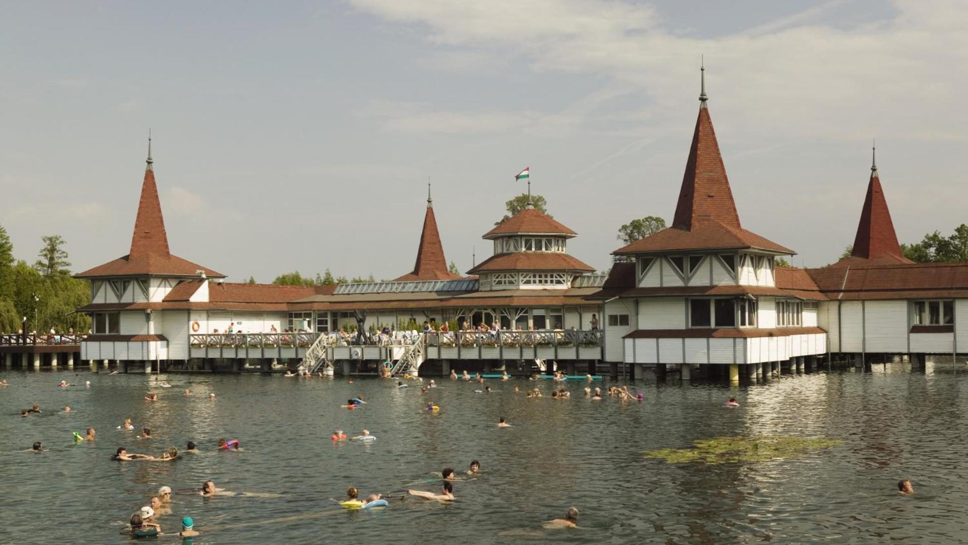 Diana Fogado Bed & Breakfast Keszthely Bagian luar foto