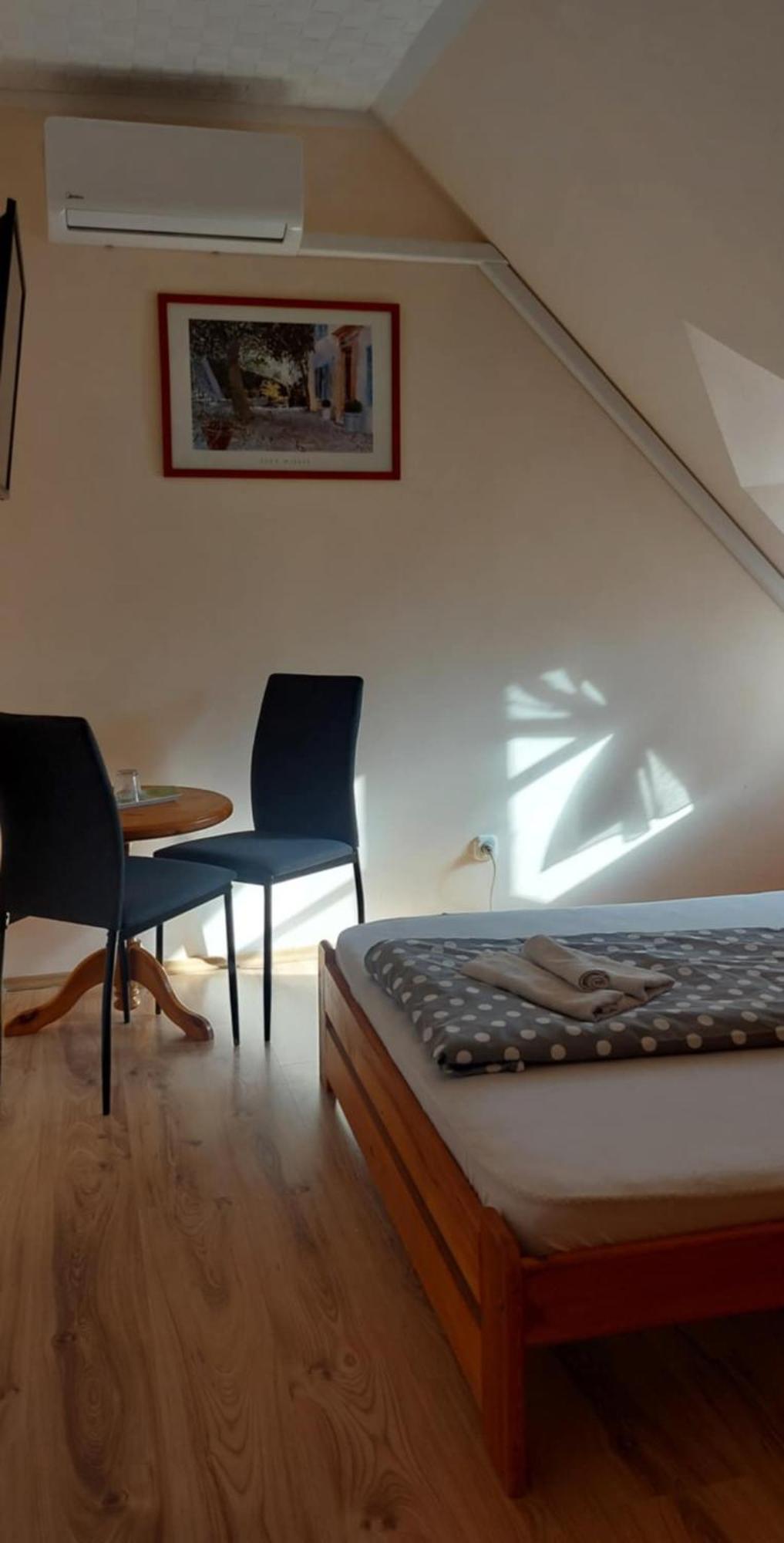 Diana Fogado Bed & Breakfast Keszthely Bagian luar foto